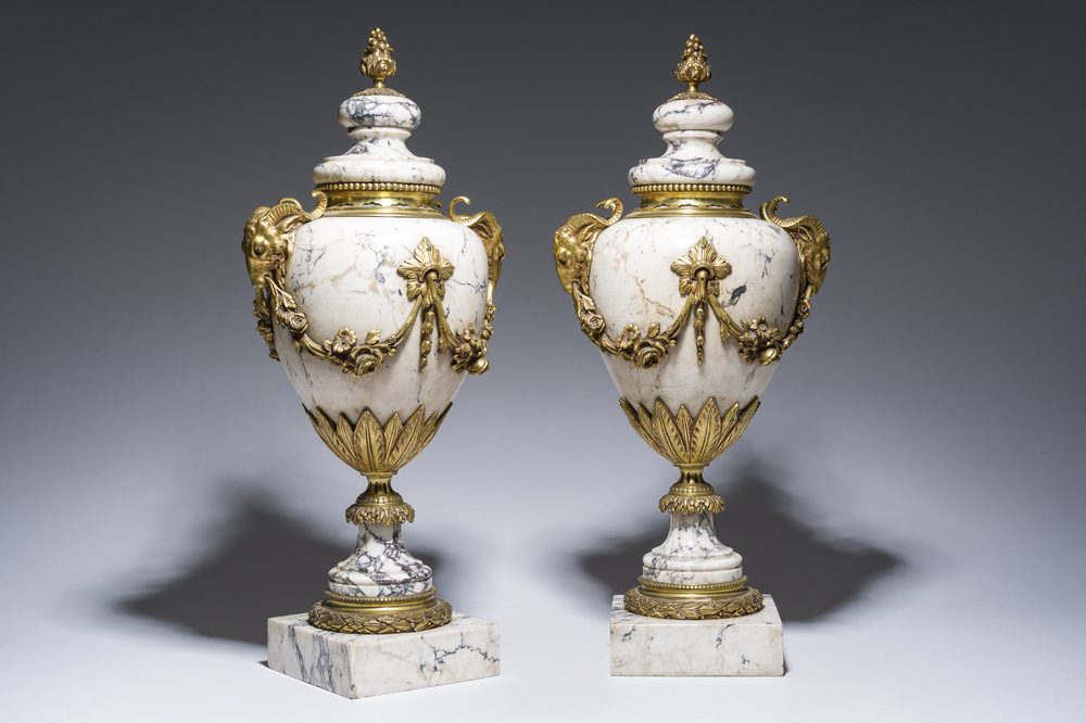 A pair of Neoclassical marble cassolettes mounted with rams' heads and floral garlands, 19th/20th C.