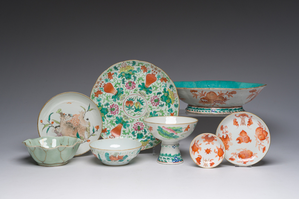 Een diverse collectie Chinees famille rose en qianjiang cai porselein, 19de eeuw