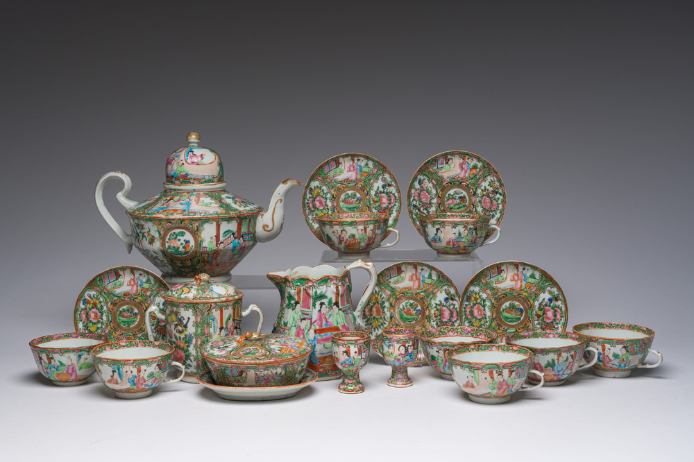 A Chinese 20-piece Canton famille rose tea service with floral design and palace scenes, 19th C.