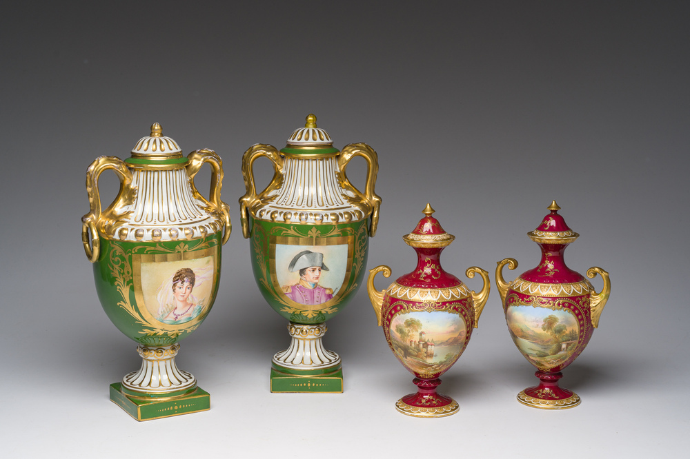 Een paar Franse verguld porseleinen dekselvazen met Napoleon en Josephine en een paar Engelse met landschappen, 19de/20ste eeuw