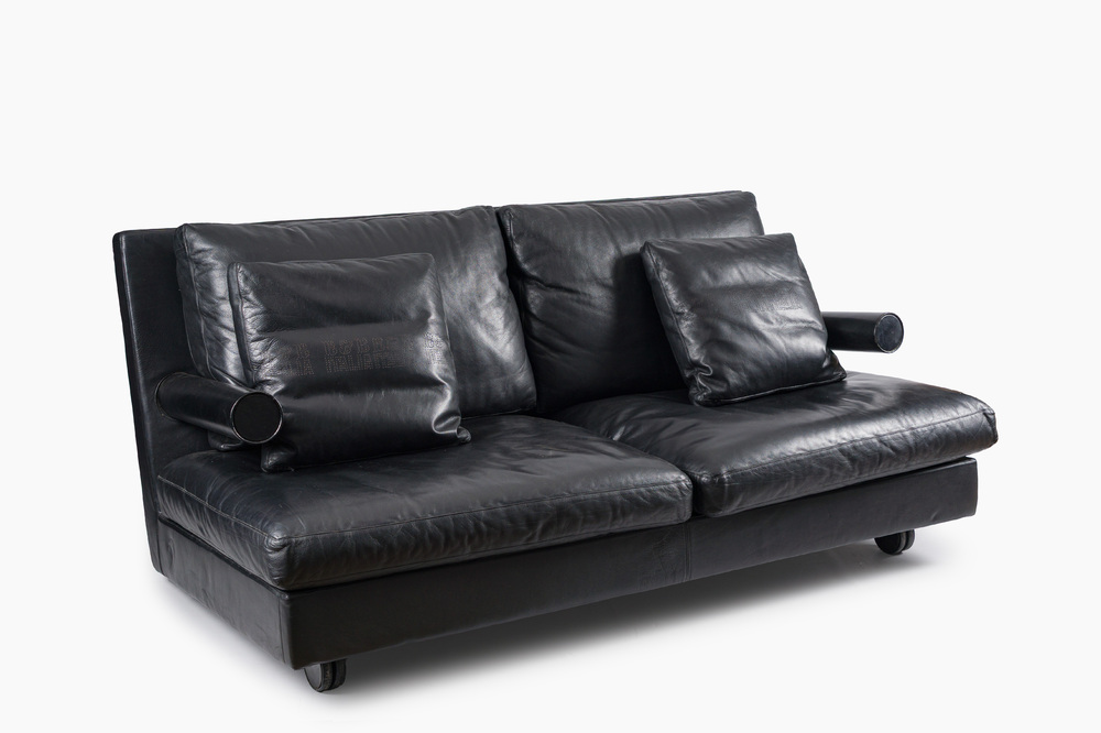 Antonio Citterio (1950): A black leather 'Baisity' sofa for B&amp;B Italia, 1980's