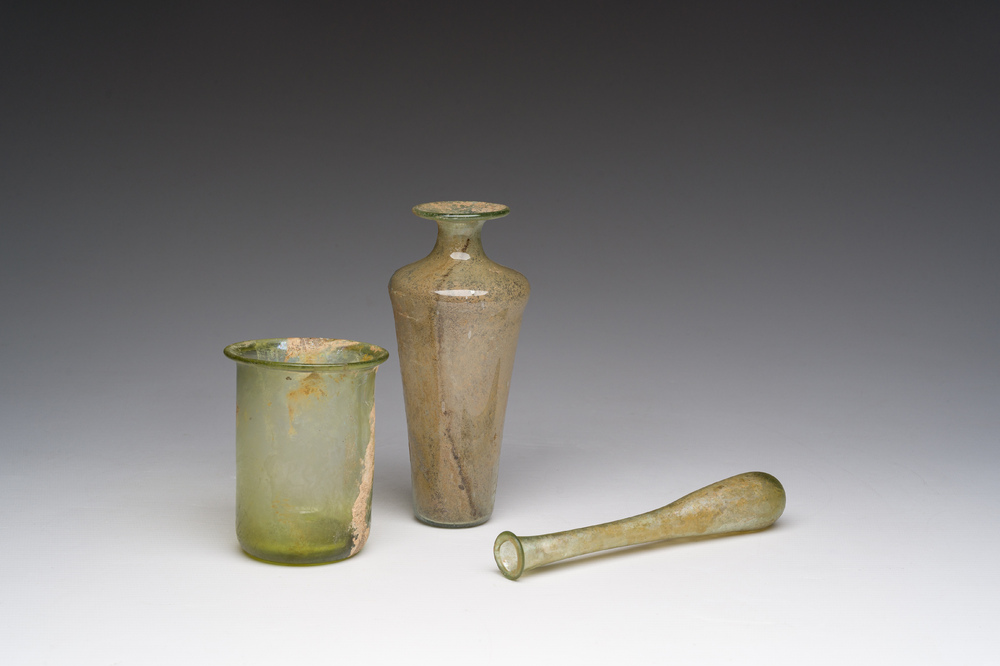 Drie Romeinse glazen flesjes, 1ste/4de eeuw