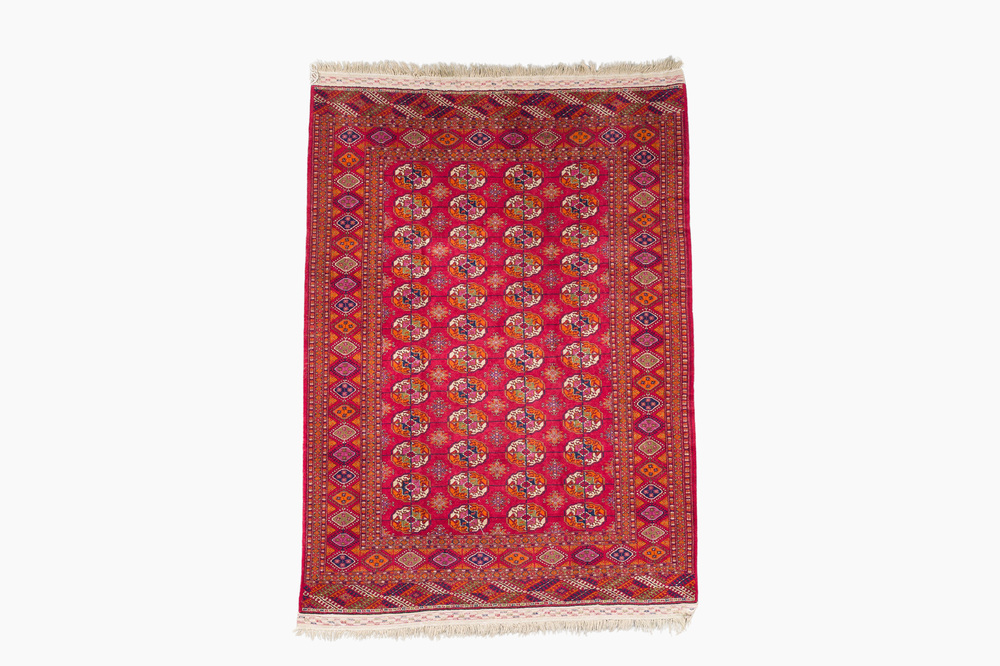 A Russian Bukhara (Boukhara) rug with elephant paw design, 20th C.