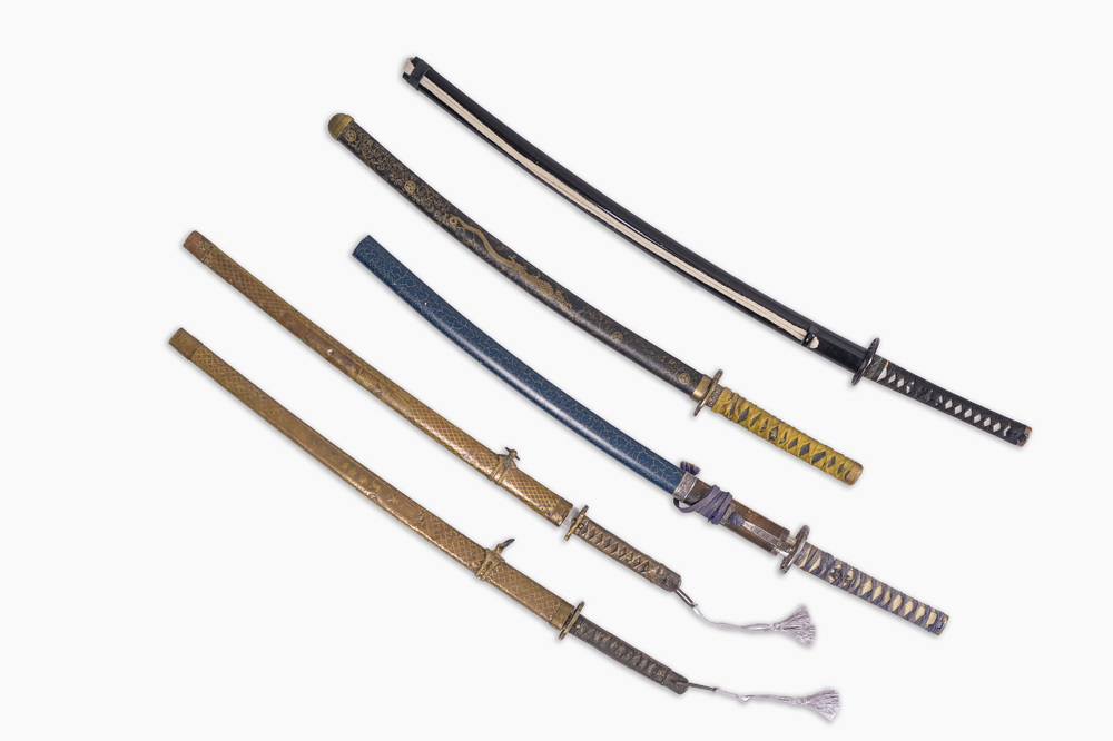 Vijf Japanse katana, 19de/20ste eeuw