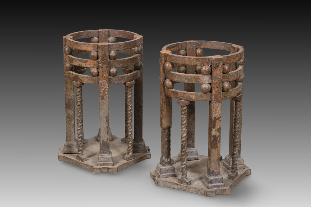 Victor Horta (1861-1947, attributed to): A pair of patinated open-worked wrought iron bases, early 20th C.