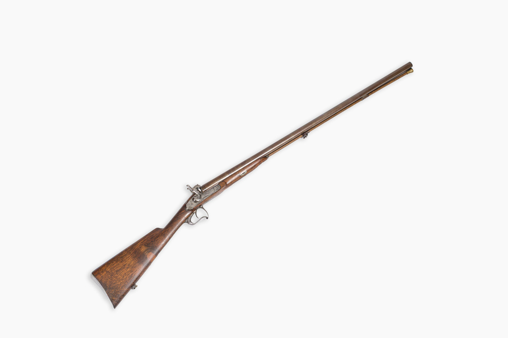 A French double barrel percussion shotgun with damask barrels and engraved breechblocks, marked 'Vrai Tordu Rubans', 19th C.