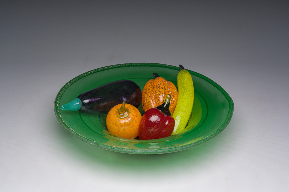 Five pieces of fruit and vegetables in coloured blown glass with a matching bowl, Gunnel Sahlin for Kosta Boda, 1990s
