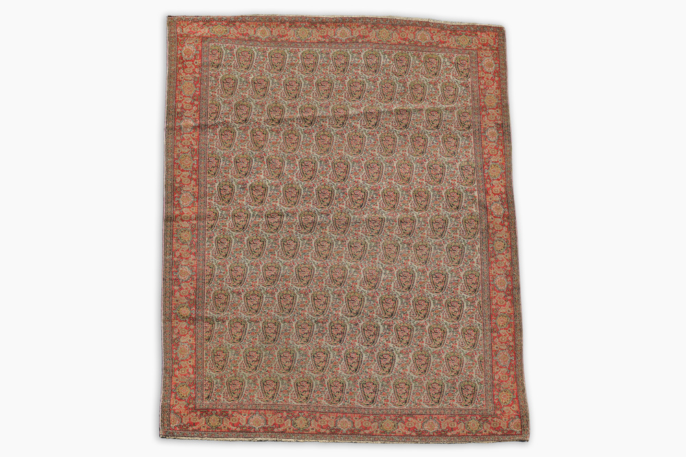 A Persian Senneh rug with floral design ('dessin beaut&eacute;'), wool on cotton, first third 20th C.