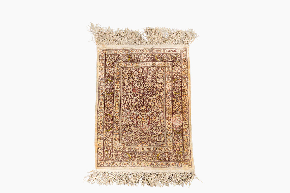 A Turkish Hereke silk rug with gold threads and floral design, 20th C.