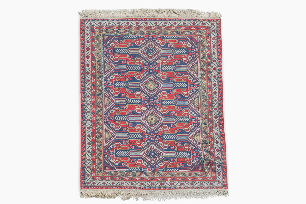 A Persian wool Saroukh rug with geometric floral design, third quarter 20th C.