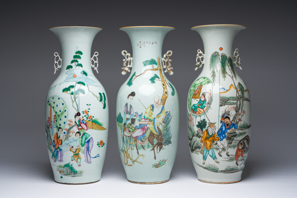 Trois vases en porcelaine de Chine famille rose &agrave; d&eacute;cor figuratif, 19&egrave;me/20&egrave;me si&egrave;cle