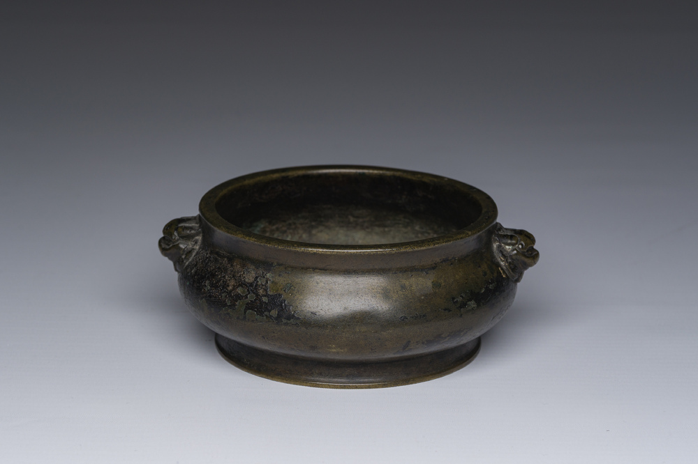 A Chinese bronze censer, seal mark, 18th/19th C.