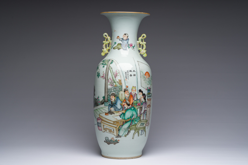 Een Chinese famille rose vaas met geleerden en floraal decor, 19de/20ste eeuw