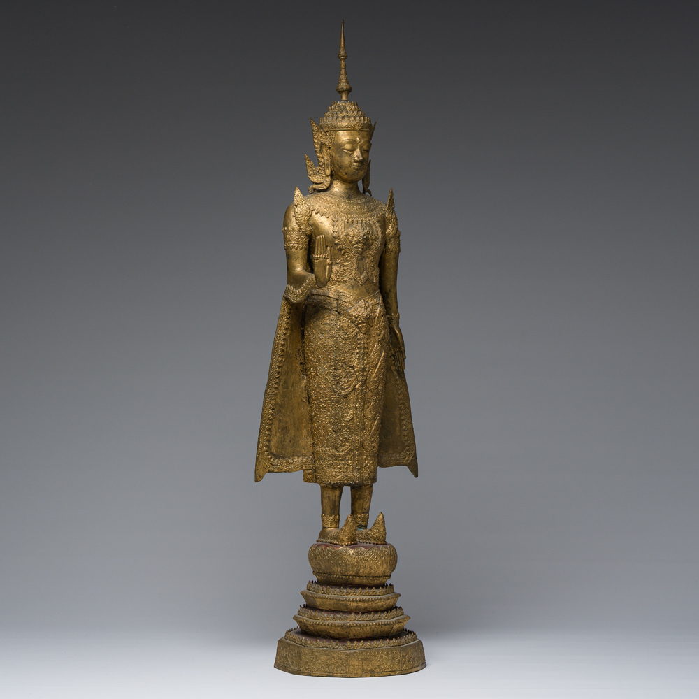 Een Thaise verguld bronzen figuur van een staande Boeddha, Rattanakosin, 19de eeuw