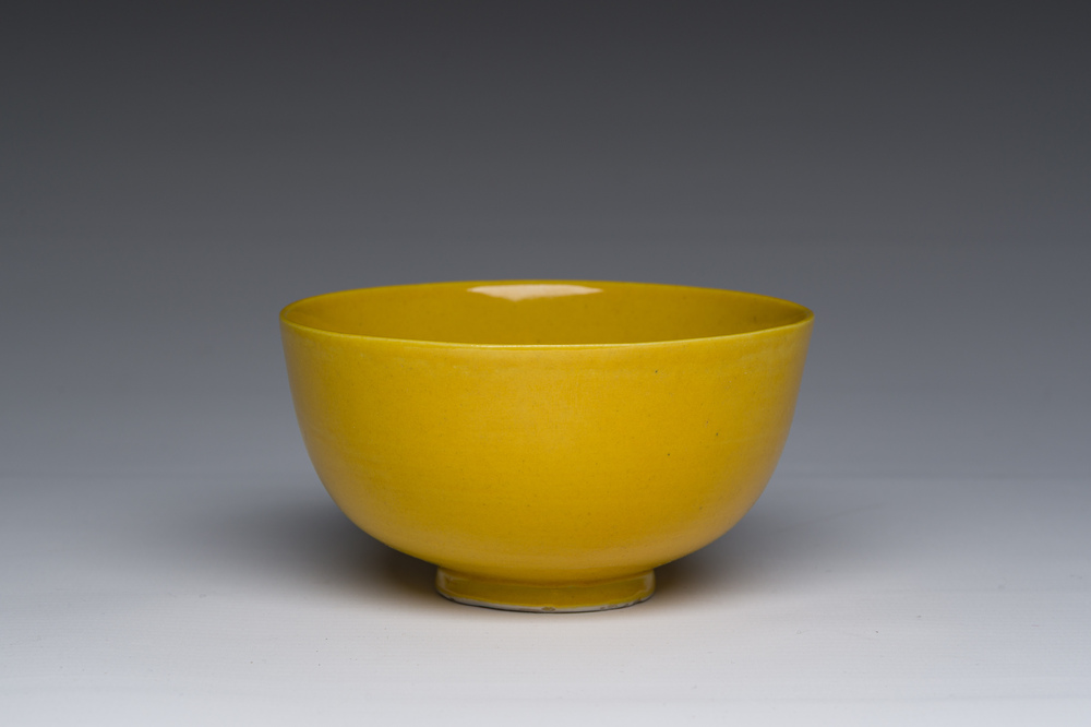 A Chinese yellow glazed bowl, Chenghua mark, 19th/20th C.