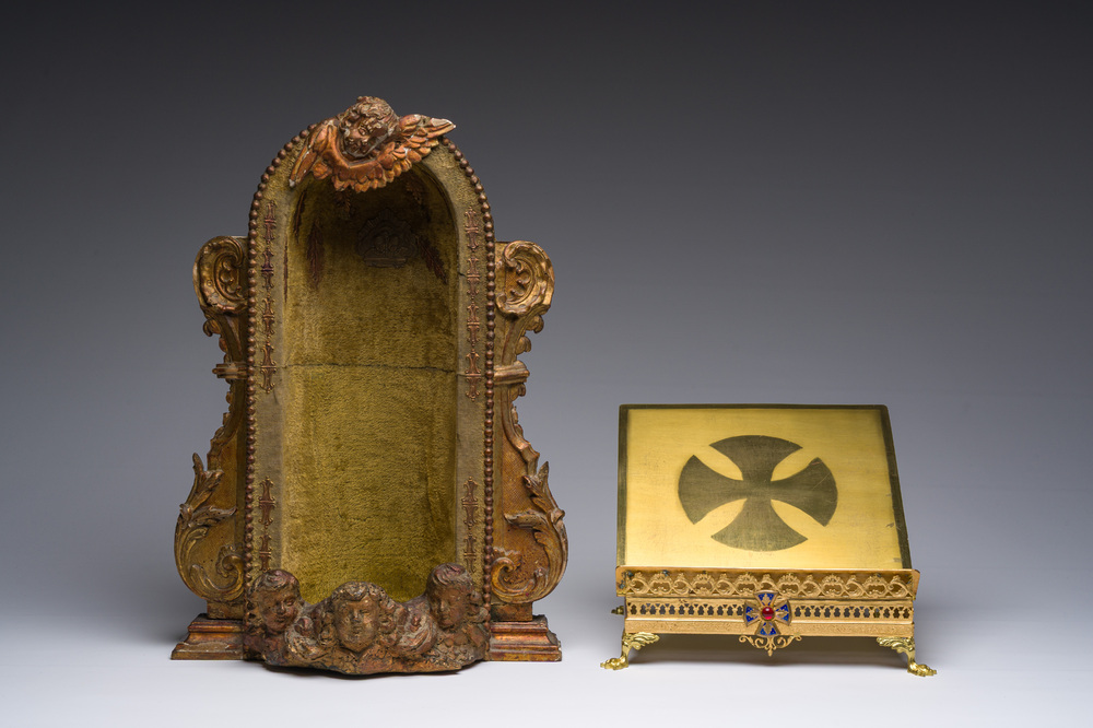 Tabernacle espagnol en bois patin&eacute; et dor&eacute; et un lutrin n&eacute;o-gothique en laiton, 18&egrave;me/20&egrave;me si&egrave;cle