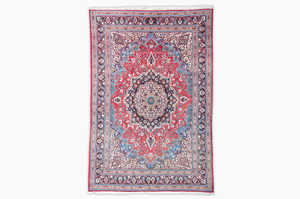 A Persian Mashad rug with floral design, wool on cotton, 20th C.