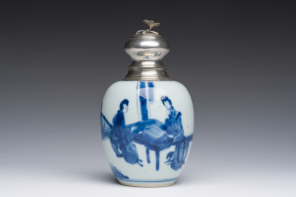 Bo&icirc;te &agrave; th&eacute; en porcelaine de Chine bleu et blanc &agrave; monture en argent hollandais, Kangxi