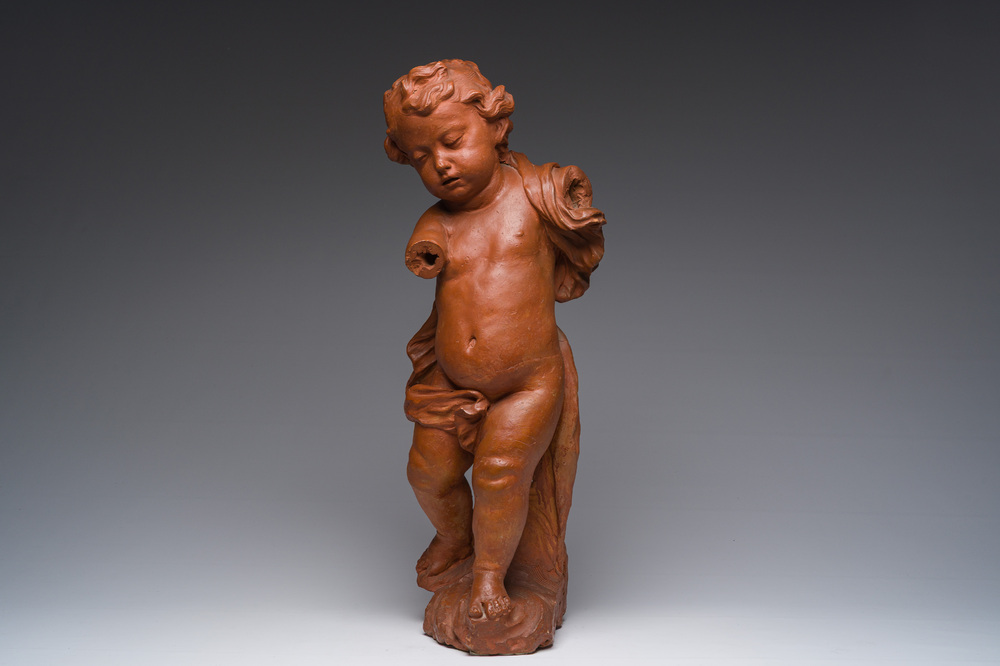 Figure d'un putto debout en terre cuite patin&eacute;e, Flandres, 18&egrave;me si&egrave;cle