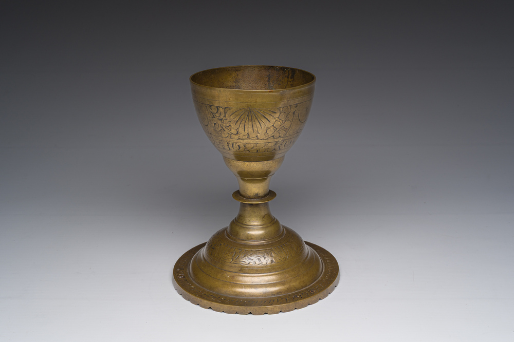 Calice en bronze &agrave; d&eacute;cor grav&eacute;, Espagne, 17&egrave;me si&egrave;cle