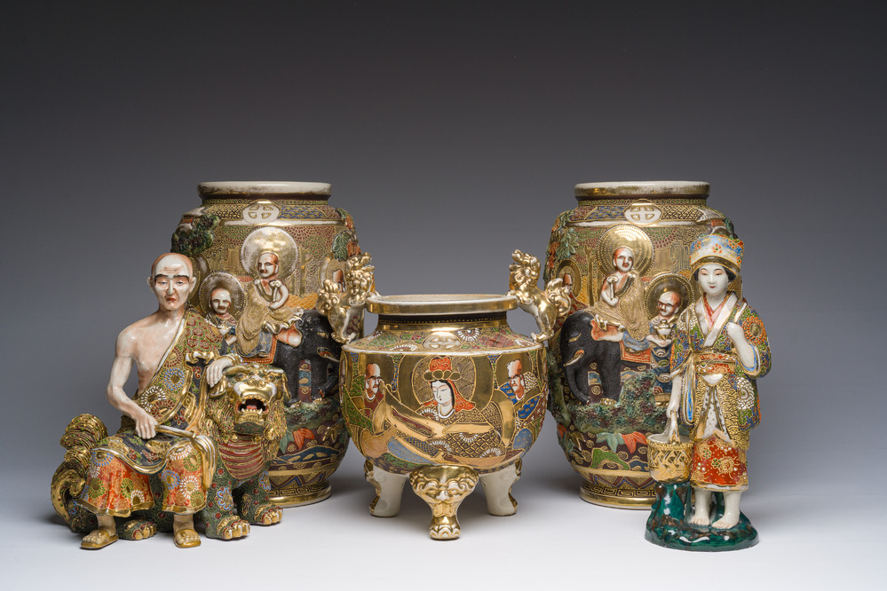 Collection vari&eacute;e en porcelaine Satsuma de Japon, e.a. une paire de vases &agrave; d&eacute;cor d'&eacute;l&eacute;phants en relief, 19&egrave;me/20&egrave;me si&egrave;cle