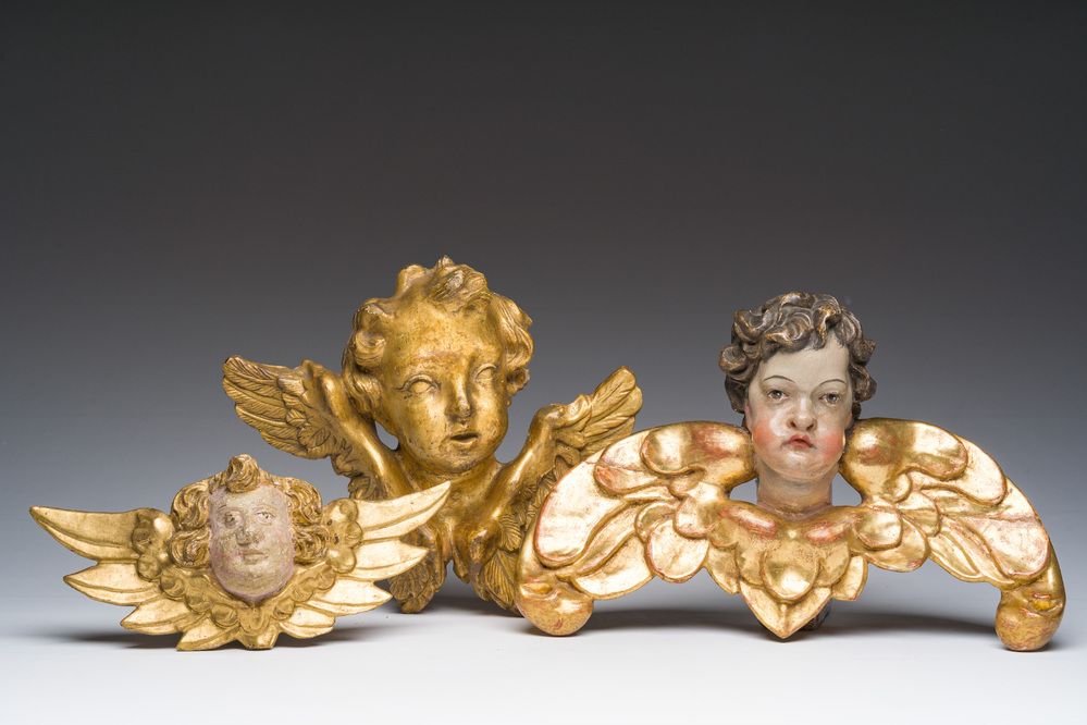 Trois t&ecirc;tes d'ange en bois dor&eacute; et polychrome, 18&egrave;me si&egrave;cle