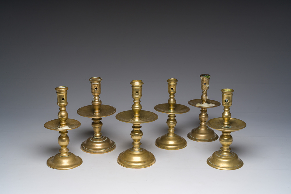 Six bougeoirs en bronze, Flandres, 17&egrave;me si&egrave;cle