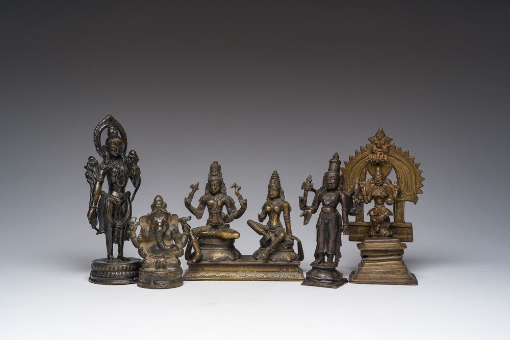 Cinq sculptures votives en bronze, Inde, 19&egrave;me/20&egrave;me si&egrave;cle