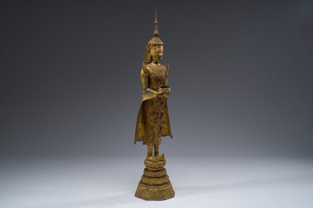 Een Thaise verguld bronzen figuur van een staande Boeddha, Rattanakosin, 19de eeuw
