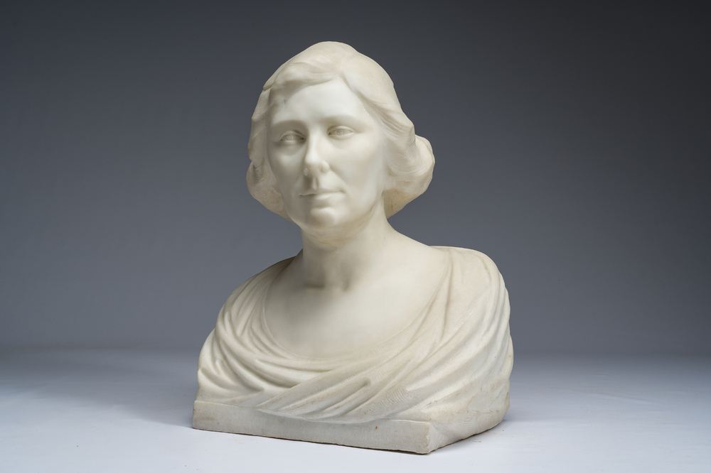 &Eacute;cole belge: Buste de dame, marbre blanc de Carrare, d&eacute;but du 20&egrave;me si&egrave;cle
