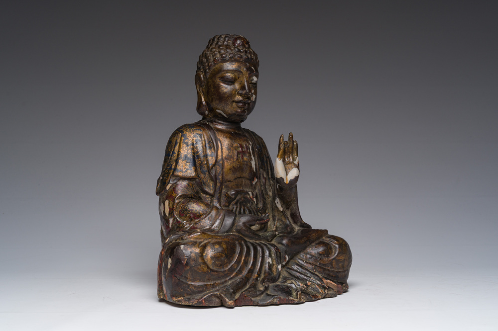 Bouddha en bois sculpt&eacute;, laqu&eacute;, dor&eacute; et polychrom&eacute;, Japon, Edo, 17&egrave;me/18&egrave;me si&egrave;cle