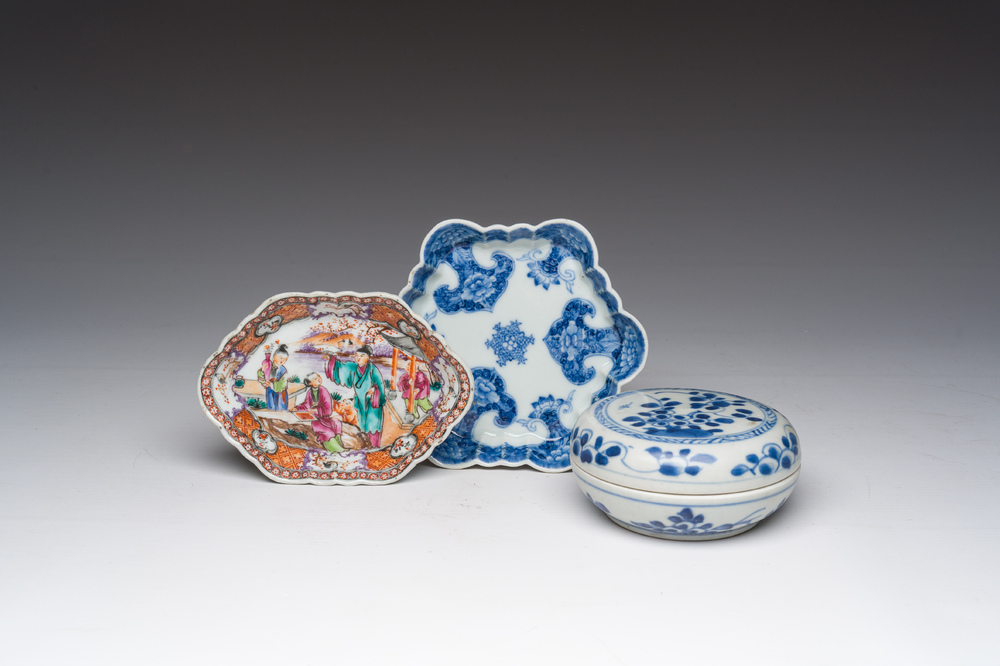 A Chinese blue and white box and cover with floral design, a teapot stand and a famille rose 'Mandarin' spoon tray, Kangxi/Qianlong