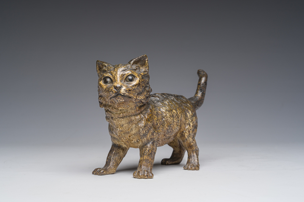 Gemonogrammeerd F.B. (voor Franz Bergmann): Een Weense polychroom koud beschilderde bronzen inktpot in de vorm kat, 19de/20ste eeuw