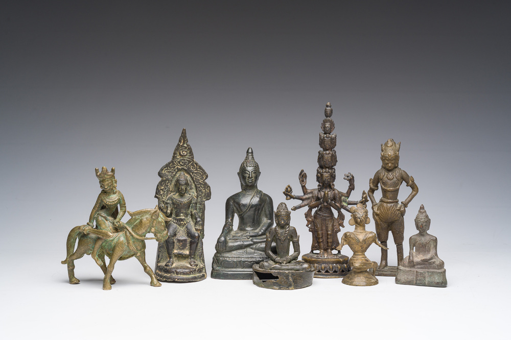 Collection vari&eacute;e de sculptures votives bouddhistes en bronze, Asie du Sud-Est, 19&egrave;me/20&egrave;me si&egrave;cle
