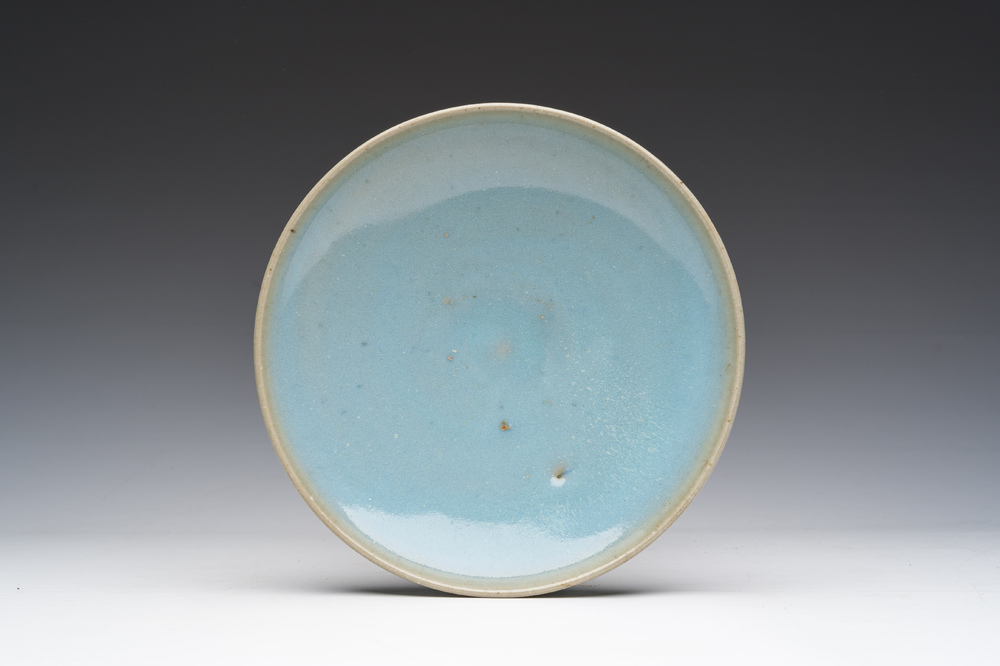 Assiette en porcelaine de Chine monochrome de type jun, Song