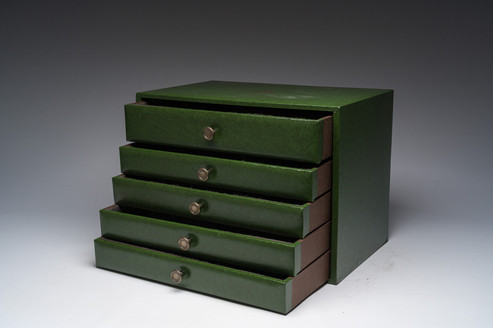 Een Frans 151-delig verzilverd bestek in de originele koffer, model America, Christofle, 20ste eeuw