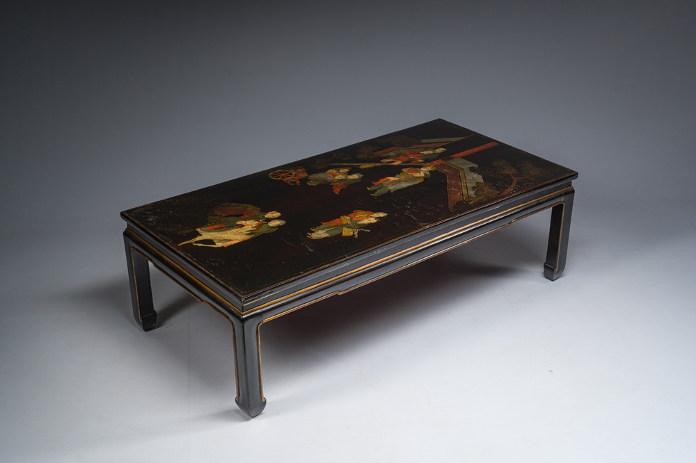 Panneau en laque polychrome mont&eacute; comme table, Qing et 20&egrave;me si&egrave;cle