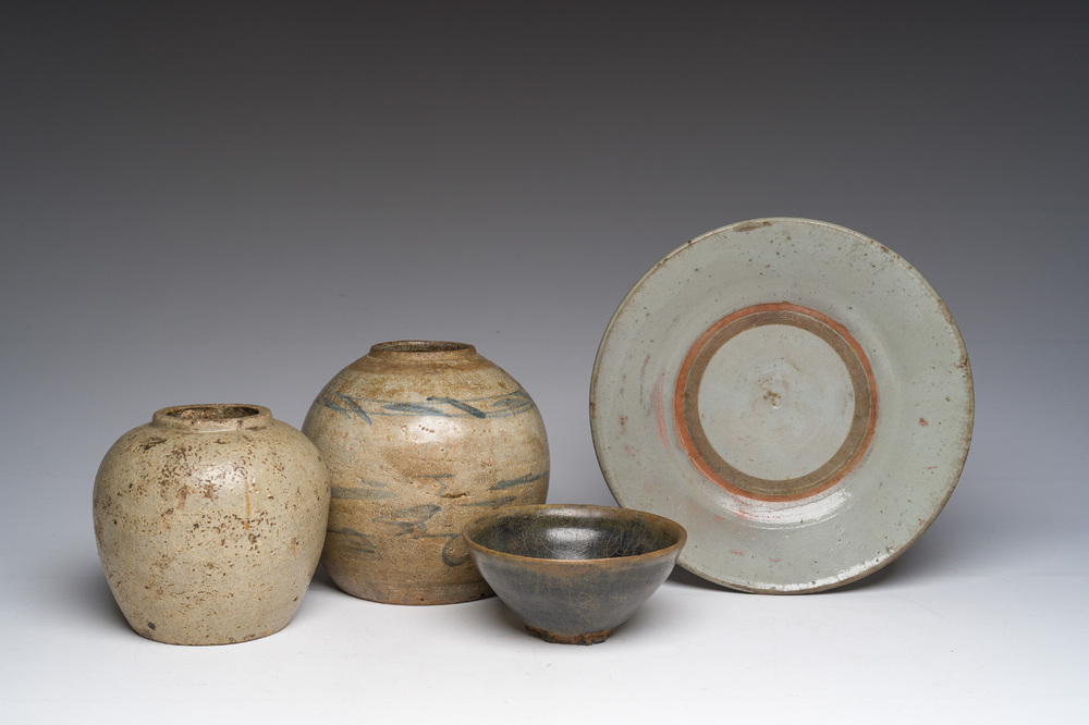 Collection vari&eacute;e en gr&egrave;s porcelaineux, Chine et Japon, Song et post&eacute;rieur