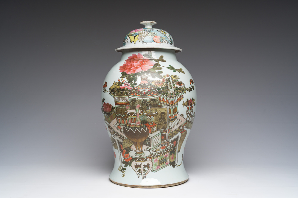 Vase couvert en porcelaine de Chine qianjiang cai &agrave; d&eacute;cor d'antiquit&eacute;s, 19&egrave;me/20&egrave;me si&egrave;cle