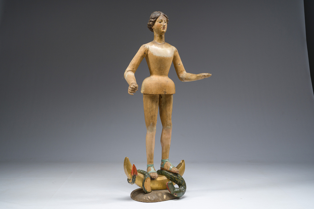 Mannequin en bois sculpt&eacute; et polychrome repr&eacute;sentant la Vierge de l'Apocalypse, 19&egrave;me si&egrave;cle