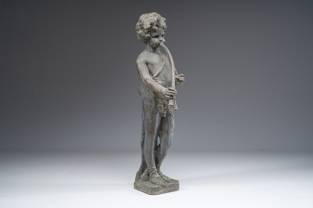 Statue de jardin en plomb patin&eacute; repr&eacute;sentant un jeune musicien, 20&egrave;me si&egrave;cle