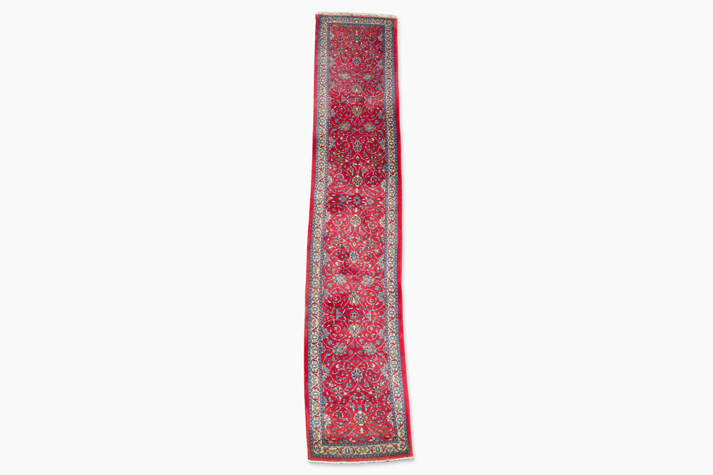 A Persian Saroukh runner with floral design, wool on cotton, 20th C.