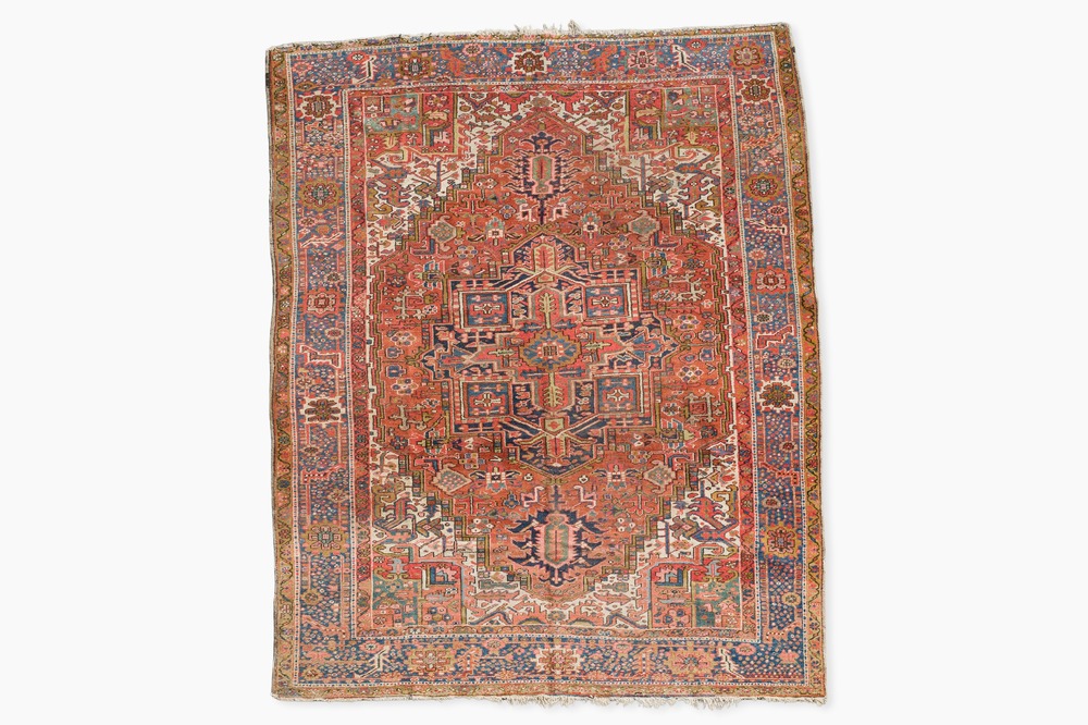 A Persian Heriz rug with floral design, wool on cotton, 20th C.