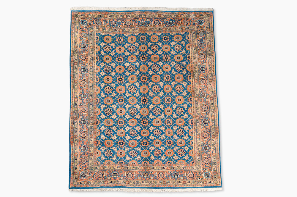 A Persian Varamin rug with floral design, wool on cotton, 20th C.