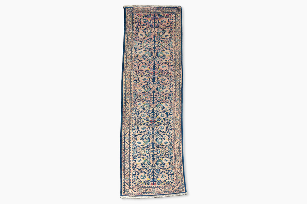 A Persian Nahavand 'single nod' runner with floral design, wool on cotton, 20th C.