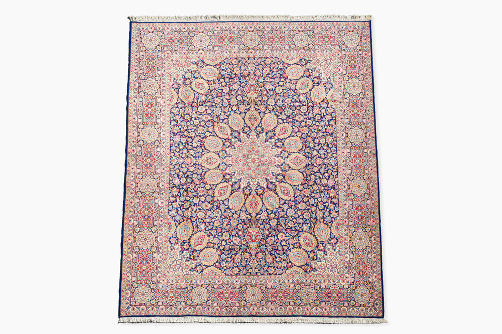 A Persian Kerman (Kirman) rug with floral design, wool on cotton, 20th C.