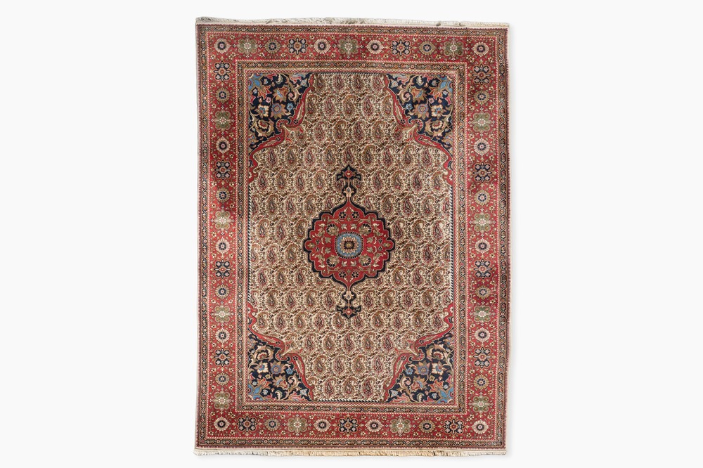 A Romanian rug with Persian style floral design, wool on cotton, 20th C.