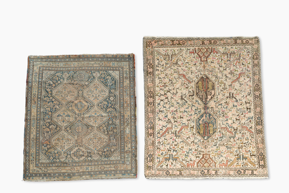 Deux tapis orientaux de type Afshar et Qashqai &agrave; d&eacute;cor g&eacute;om&eacute;trique d'animaux et de fleurs, laine sur coton, 20&egrave;me si&egrave;cle