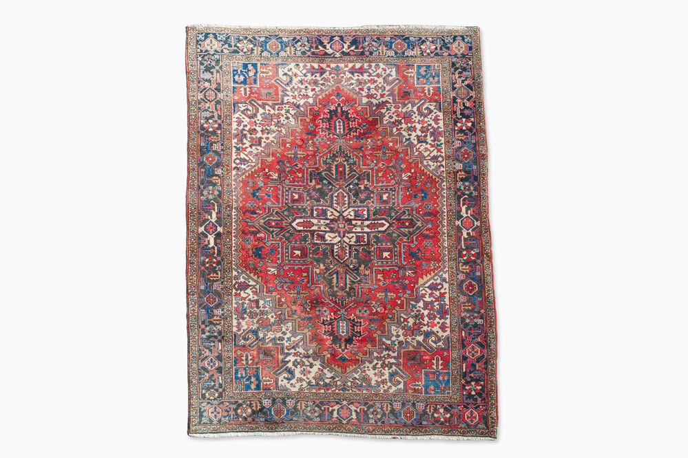A Persian Heriz rug with floral design, wool on cotton, 20th C.