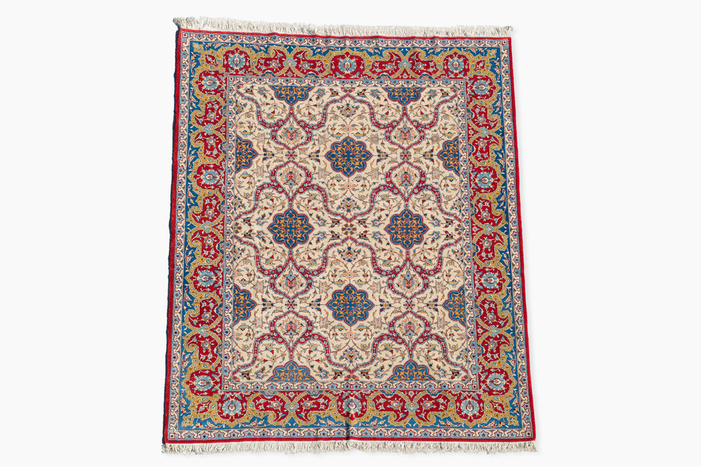 A Persian Tehran rug with floral design, wool on cotton, 20th C.
